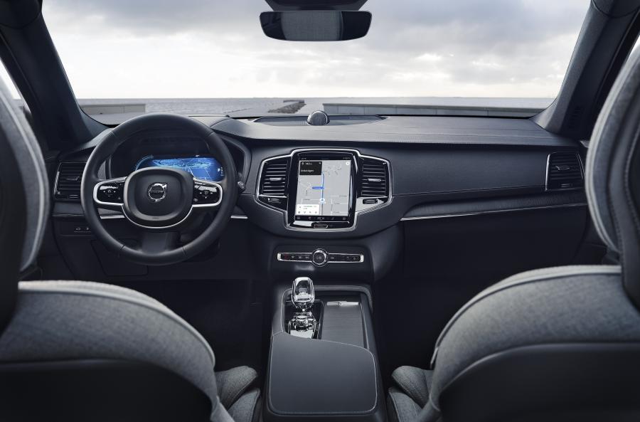 Интерьер Volvo XC90 T8 Recharge AWD Inscription 2021 года  (WW) (фото 6 из 11)